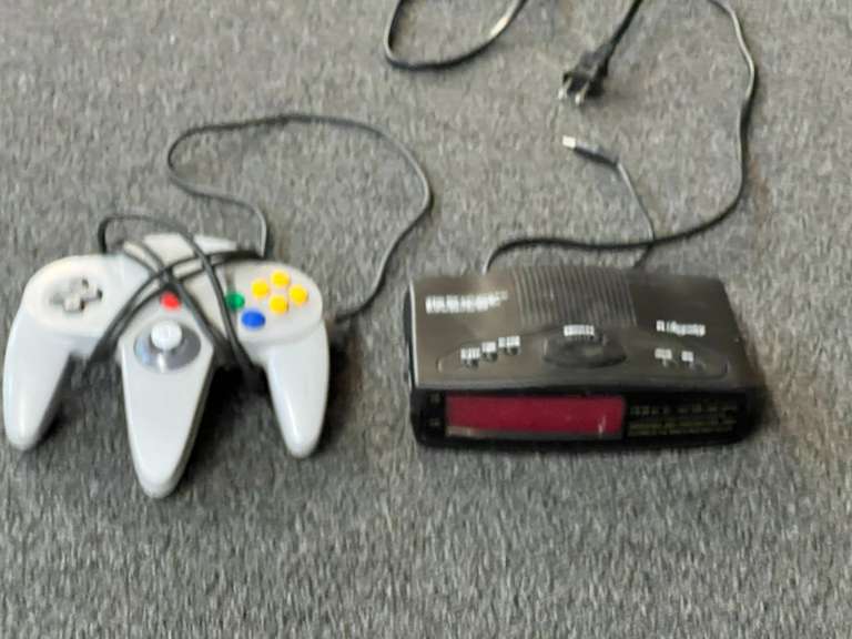 Registry radio/alarm, powers up, also includes a Nintendo control, working condition unknown, see pictures for details. image