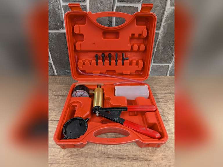 AUTOMOTIVE BRAKE BLEED / MARINE VACUUM & PRESSURE LEAK DOWN TEST KIT SET IN CASE image