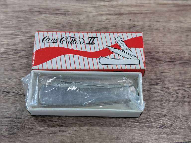 UNITED CUTLERY CANE CUTTER II POCKET KNIFE IN ORIGINAL BOX image