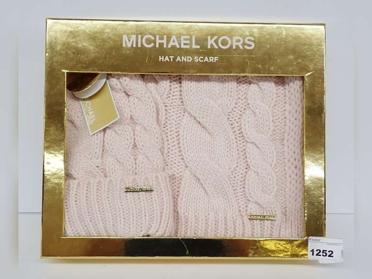 HIGH END LADIES HAT & SCARF SET NEW IN BOX image