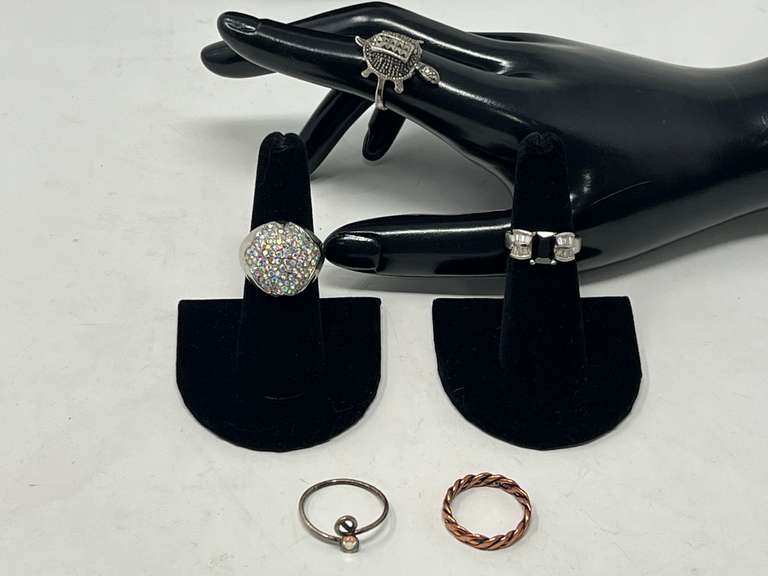 Ladies fashion estate jewelry rings, five pieces, see pictures for details. image