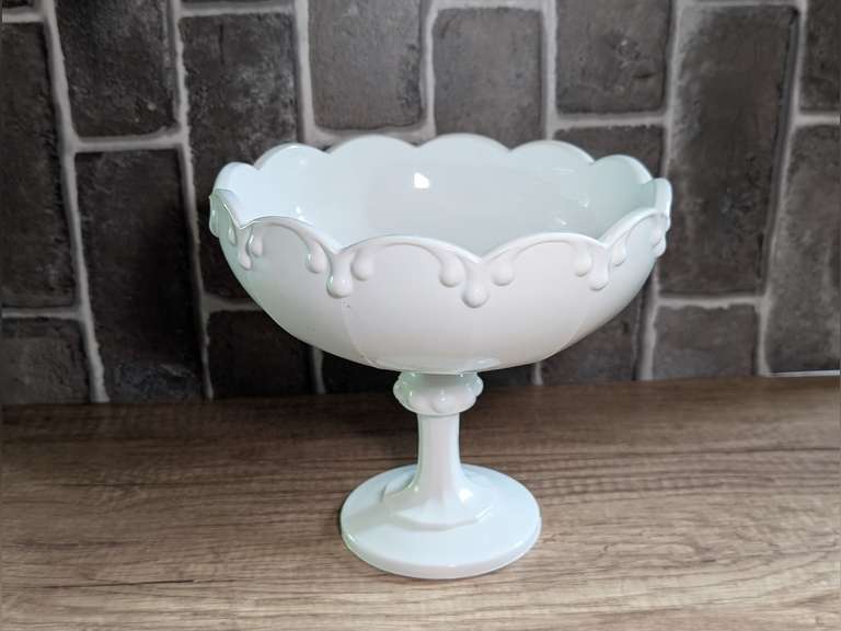 VINTAGE INDIANA GLASS LARGE MILK GLASS COMPOTE FRUIT BOWL image