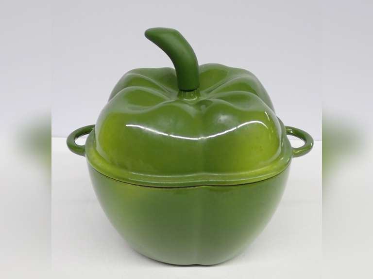 Technique Enamel Coated Cast Iron Green Bell Pepper Dutch Oven image