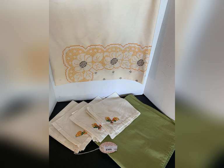 8 EMBROIDERED FALL NAPKINS, VINTAGE CROSS STITCH TABLECLOTH & VINTAGE GREEN TABLECLOTH image