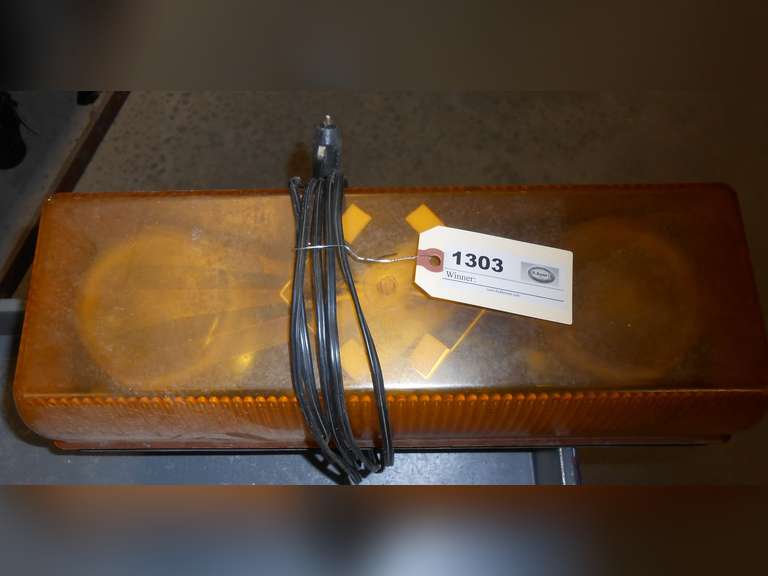 (1) 12V AMBER MODEL RESPONDER DX SERIES W/MAGNETS image