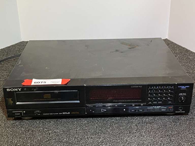 Sony CDP – 307 es D compact disc player, working condition unknown, see pictures for details. image