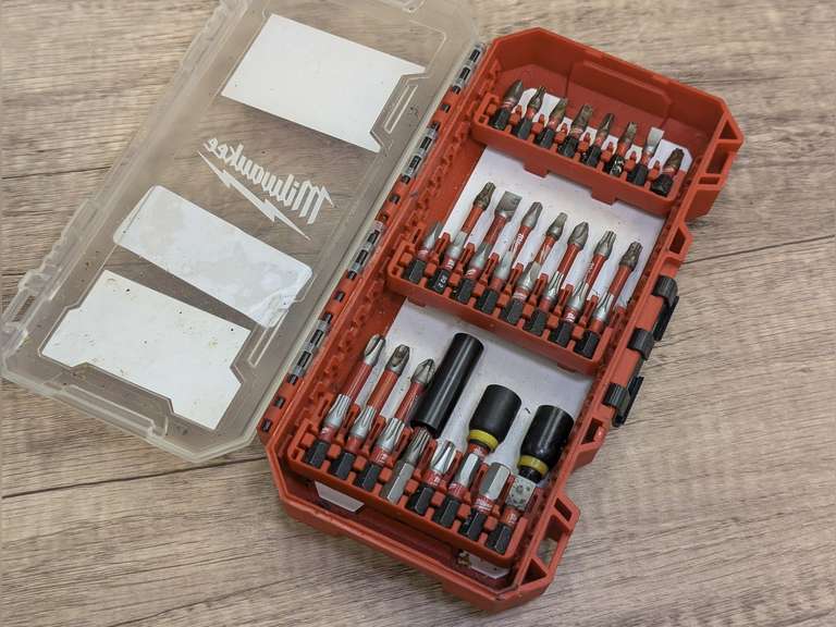 MILWAUKEE BIT SET WITH CASE image