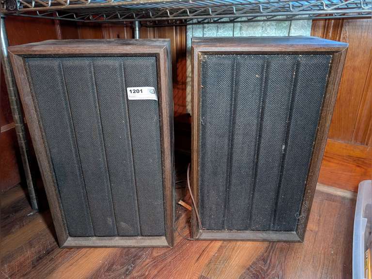 VINTAGE HOME STEREO SPEAKERS image
