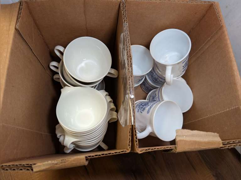 CORELLE AND ARCOPAL FRANCE MUGS MATCHING DISHES IN LOT 1019 image