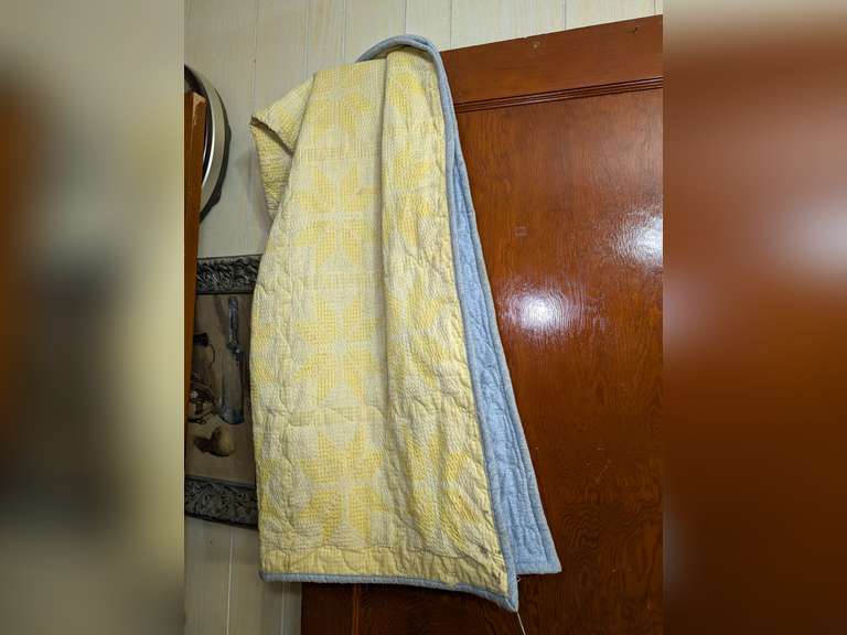 VINTAGE QUILTED BABY BLANKET image