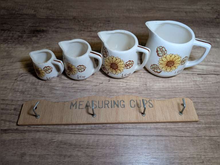 VINTAGE GLAZED POTTERY MEASURING CUPS MADE IN JAPAN AND MEASURING CUP HOOK SET image