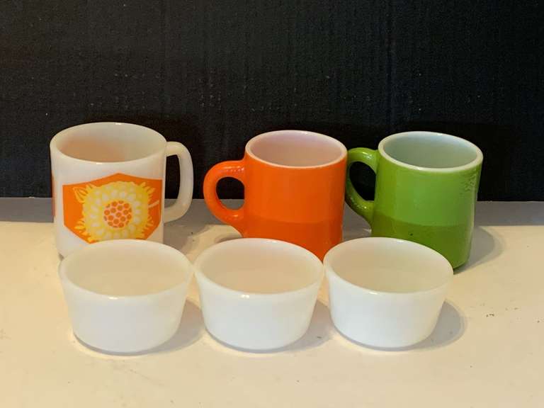 3 VINTAGE MUGS (ONE GLASS BACK) & 3 VINTAGE GLASS BAKE CUSTARD CUPS image