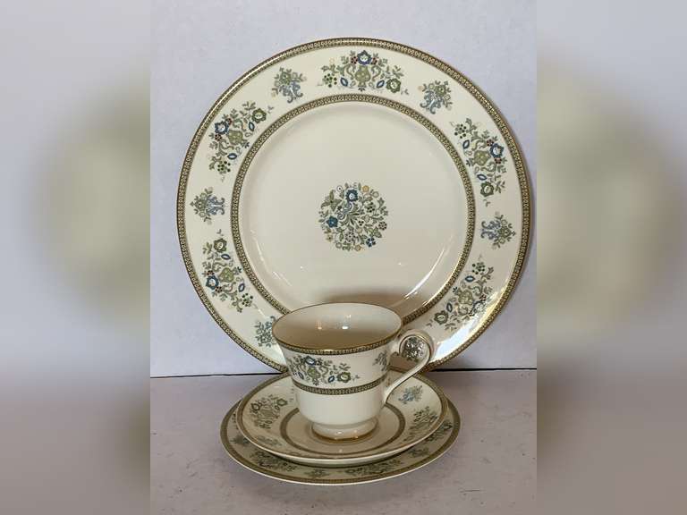 MINTON FINE BONE CHINA MADE IN ENGLAND "HENLEY" 4 PLACE SETTING image