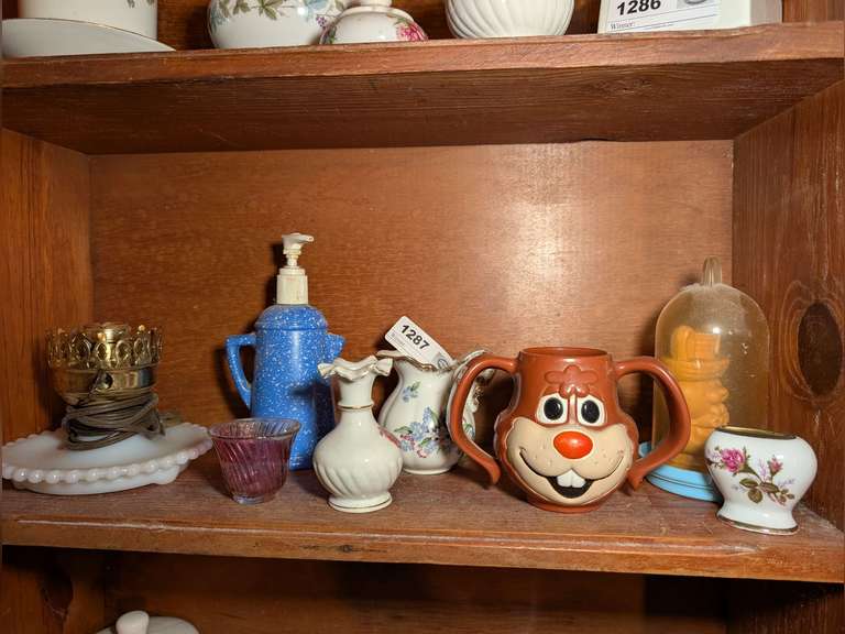 ALL ITEMS ON SHELF MARKED 1287 INCLUDING VINTAGE PORCELAIN, VINTAGE NESTLE MUG, AND MORE image
