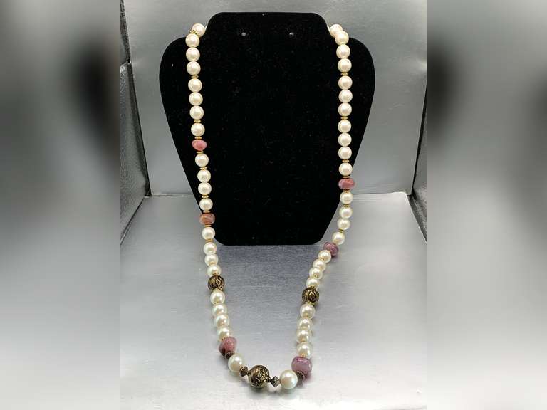 NICE WHITE FAUX PEARL NECKLACE WITH PINK STONES & ANTIQUE GOLD BALLS 32" LONG image