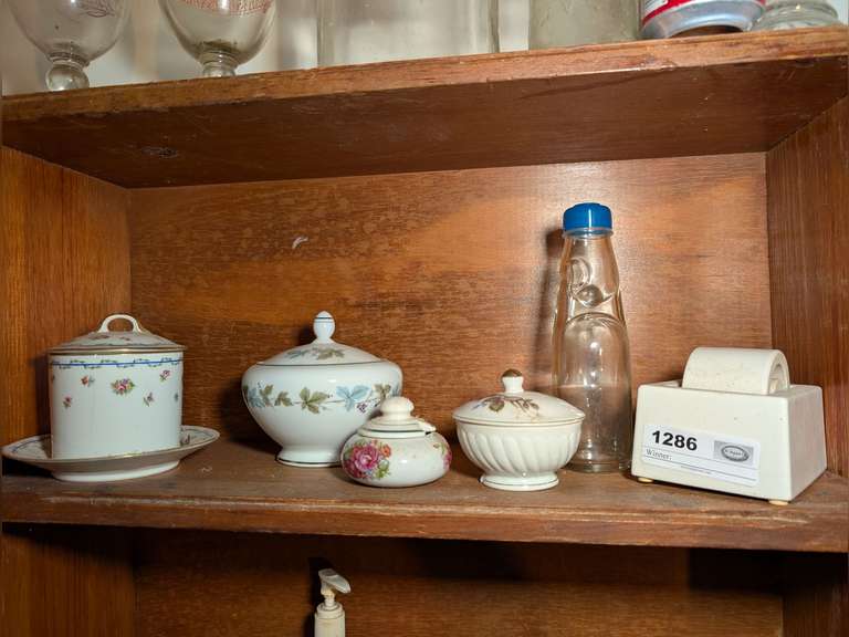 ALL ITEMS ON SHELF MARKED 1286 INCLUDING VINTAGE PORCELAIN image