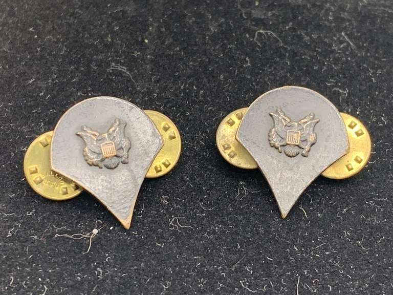 PAIR 1940'S WW2 MILITARY LAPEL HAT UNIFORM COLLAR PINS image