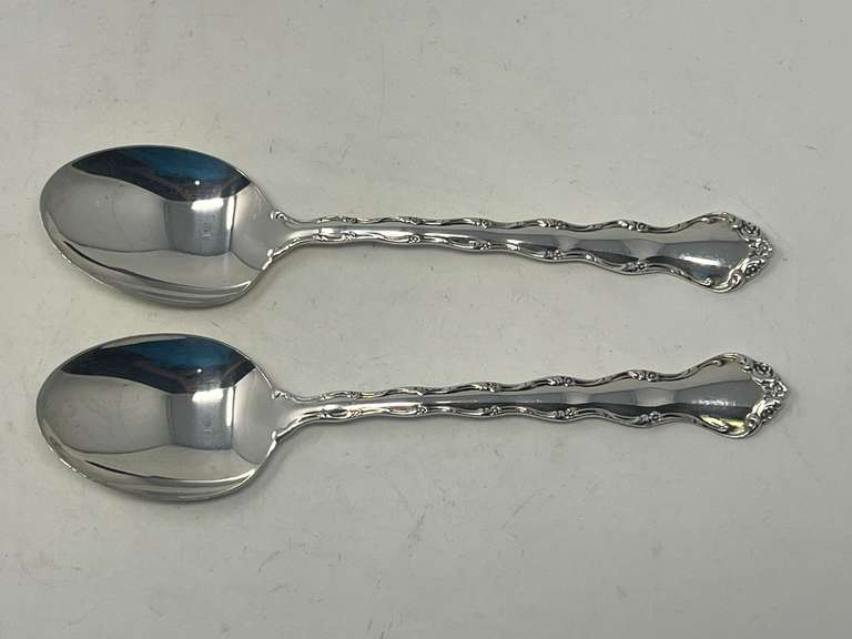 Reed & Barton soup spoons, two pieces, 89.6 g, see pictures for details.