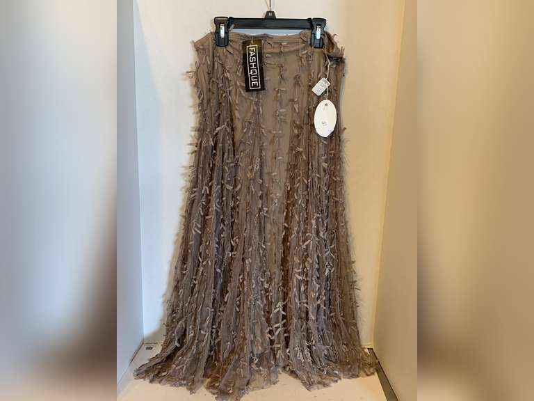 NEW MOCHA BOUTIQUE SKIRT (SIZE L) image