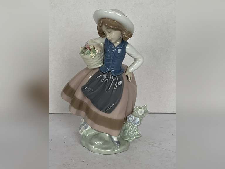 RETIRED 1983 LLADRO FINE PORCELAIN FIGURINE "SWEET SCENT" #5221 6 1/2" TALL image