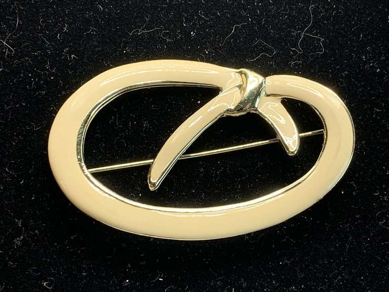 1970'S LARGE FREE FORM MODERNIST BEIGE ENAMEL GOLD TONE BROOCH 3" LONG image
