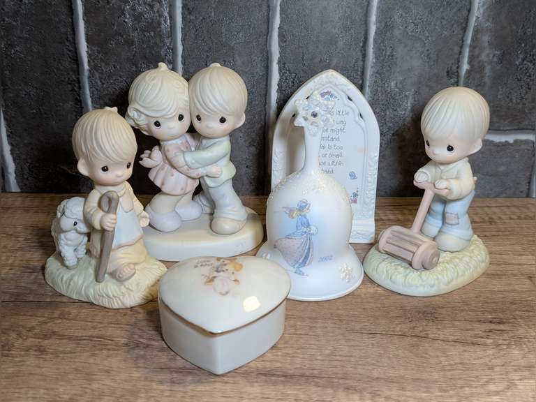 PRECIOUS MOMENTS FIGURINES image