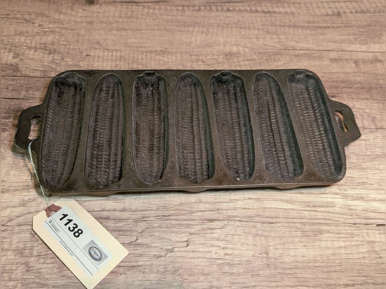 CAST IRON CORN MUFFIN PAN image