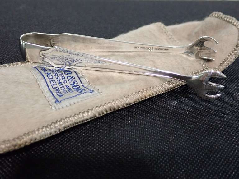 INTERNATIONAL STERLING TONGS IN FELT P0UCH