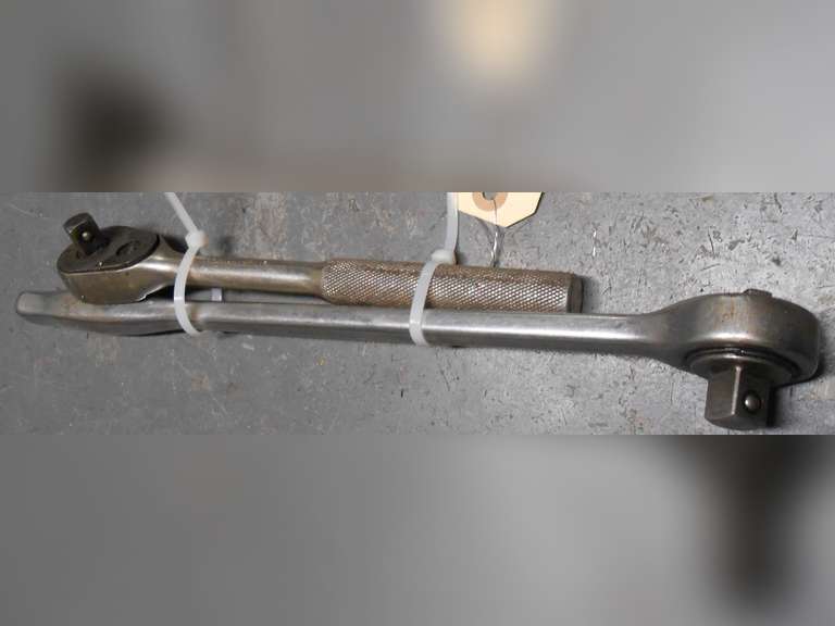 (1) 1/2" DRIVE WRIGHT & (1) 1/2" DRIVE MAC RATCHETS image
