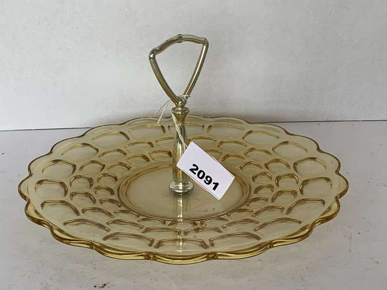 VINTAGE FEDERAL GLASS "YORKTOWN" YORKTOWN GOLD SERVER 9 1/2" ROUND image