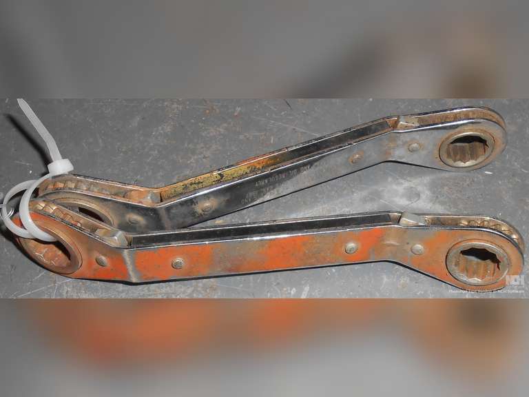 (2) RATCHETING WRENCHES 15/17MM image