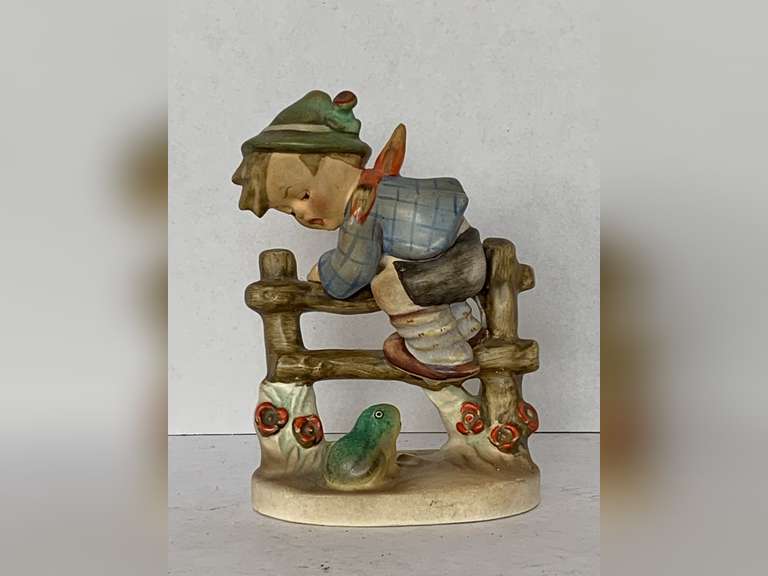 VINTAGE NAPCO PORCELAIN FIGURINE "ON THE FENCE" 5 1/2" TALL image