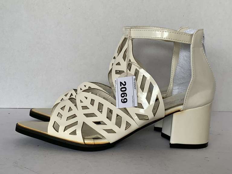 NEW HONGSHENG WHITE HEELS EUROPEAN SIZE 38 image