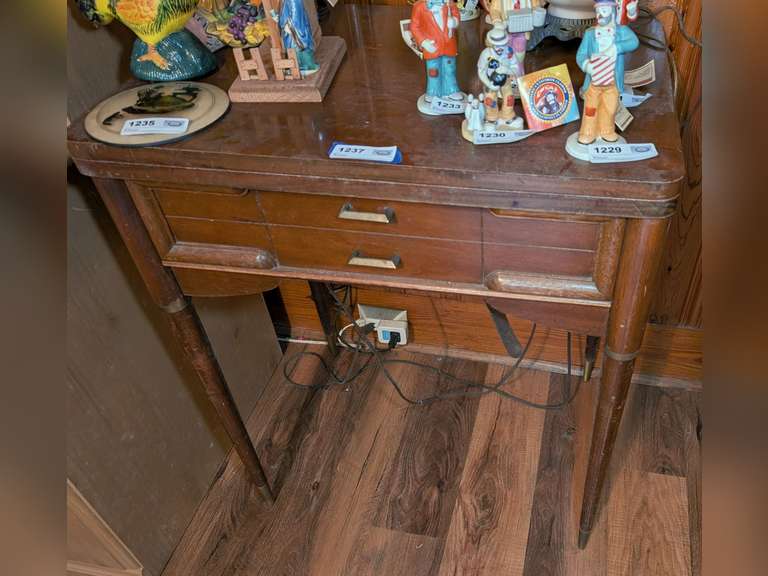 VINTAGE SINGER SEWING TABLE AND MACHINE image