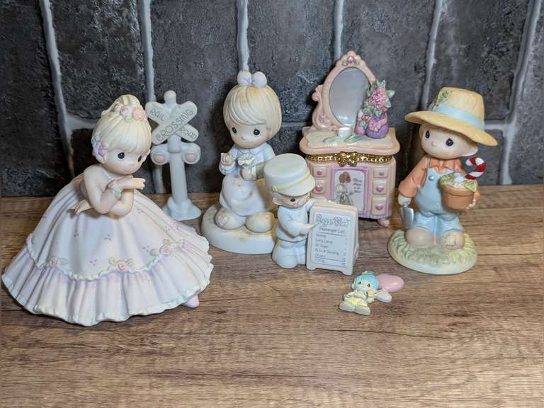 PRECIOUS MOMENTS FIGURINES image