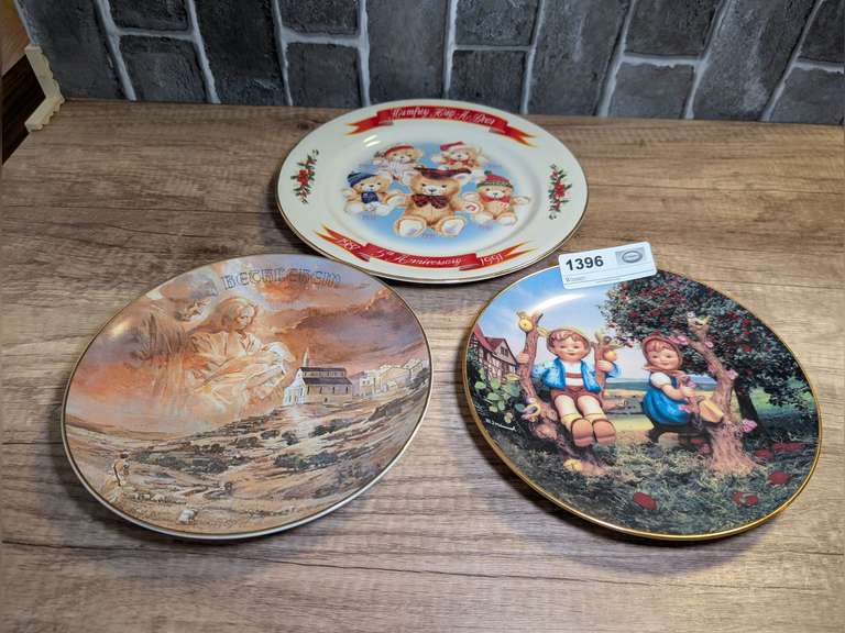 THREE VINTAGE COLLECTOR PLATES INCLUDING M. J. HUMMEL "APPLE TREE BOY AND GIRL" image