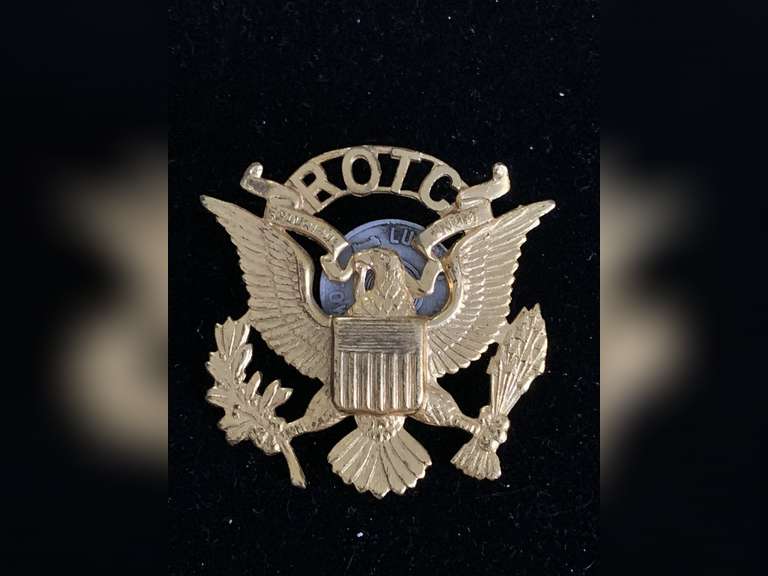 VINTAGE LARGE US ARMY EAGLE METAL HAT PIN/BADGE RESERVE OFFICER TRAINING CORP GOLD PLATED 2 1/2" WIDE image
