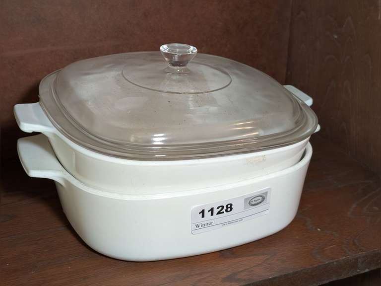 PAIR OF CASSEROLE DISHES WITH ONE LID PLUS CORNINGWARE SIDEKICK DISH image