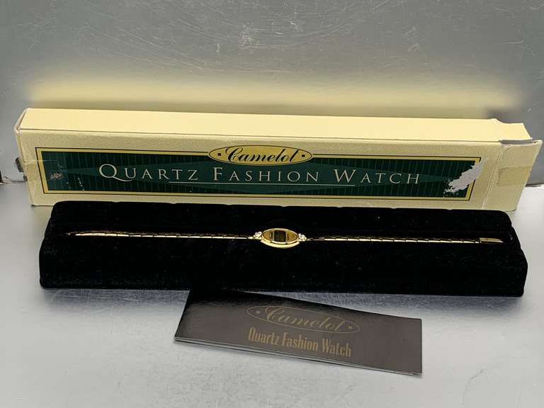 NEW VINTAGE LADIES GOLD TONE QUARTZ WATCH BY CAMELOT image