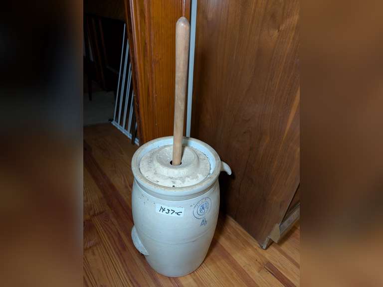 ANTIQUE 4 GALLON BUTTER CHURN WITH TOP END DASHER image