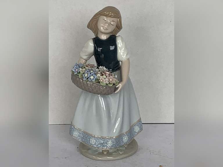 RETIRED NADAL PORCELAIN FIGURINE "REGALO GIRL HOLDING BASKET OF FLOWERS" #2548 MADE IN SPAIN 8 1/2" TALL image