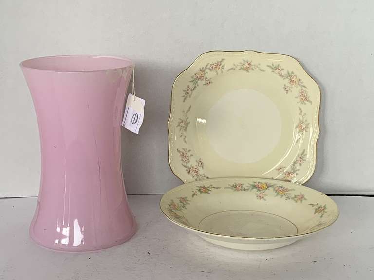 2 PIECE VINTAGE HOMER LAUGHLIN EGGSHELL "GEORGIAN" CHINA BOWL & DESSERT PLATE & PINK FROSTED VASE 8" TALL image