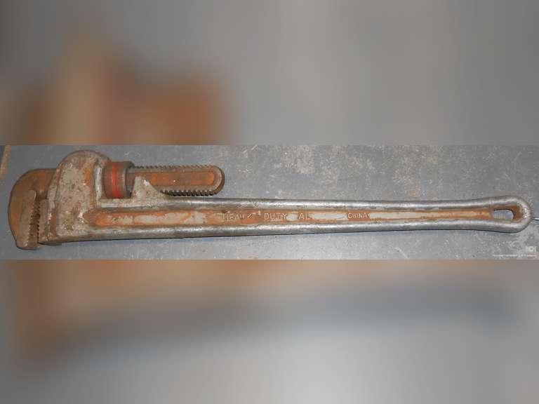 (1) 24" ALUMINUM PIPE WRENCH image