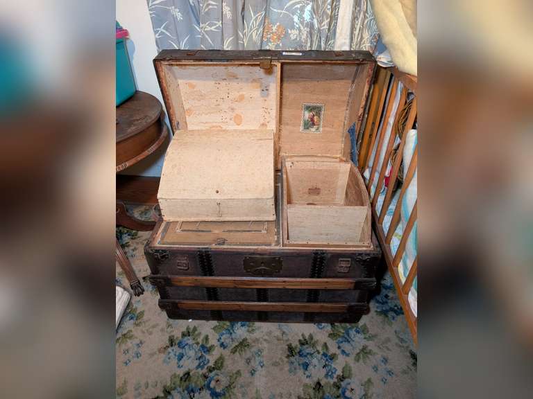 UNIQUE ANTIQUE PATENTED PORTFOLIO STEAMER TRUNK image