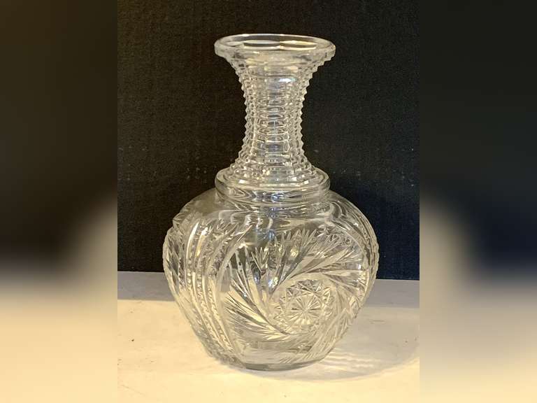 ANTIQUE AMERICAN BRILLIANT CUT GLASS WINE/WATER CARAFE "MONARCH" WITH LARGE PINWHEELS & HODSTAR 8 1/2" TALL image
