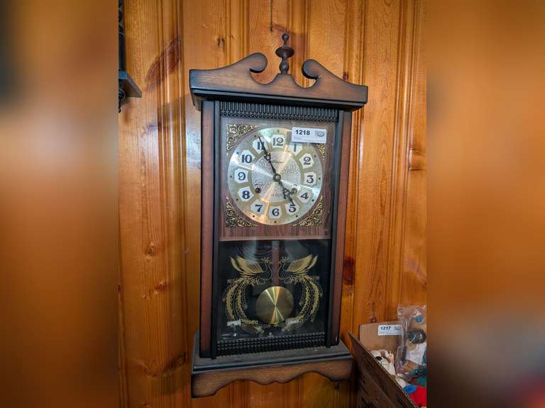 VINTAGE ALARON REGENCY STYLE WIND UP CLOCK WITH KEY image