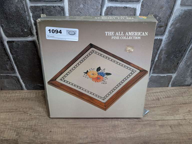 VINTAGE THE ALL-AMERICAN PINE COLLECTION PAINTED TILE TRIVET WITH ORIGINAL BOX image