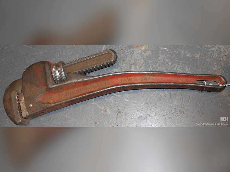 (1) 14" PIPE WRENCH image