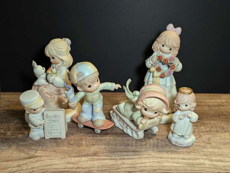 PRECIOUS MOMENTS FIGURINES image