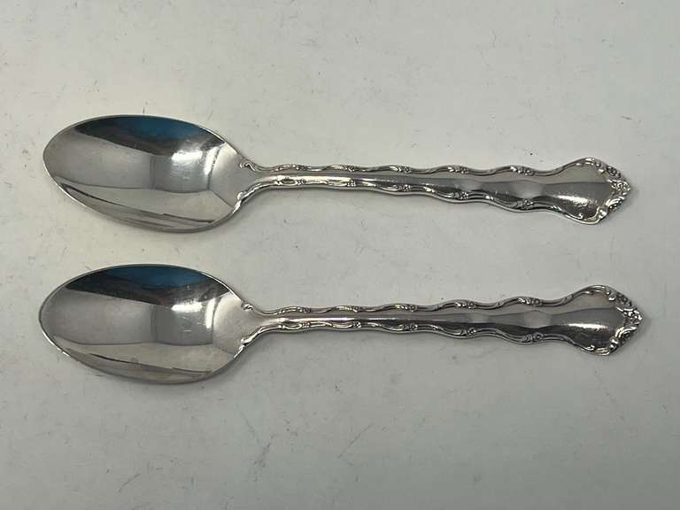 Reed & Barton Sterling silver spoons, two pieces, 68.3 g see pictures or details.